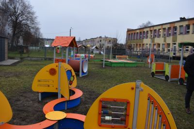 Przebudowa wraz z doposażeniem placu zabaw przy Żłobku Samorządowym w Ozimku